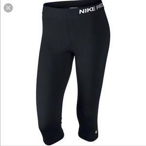 NIKE PRO Women’s dri-fit cropped leggings
